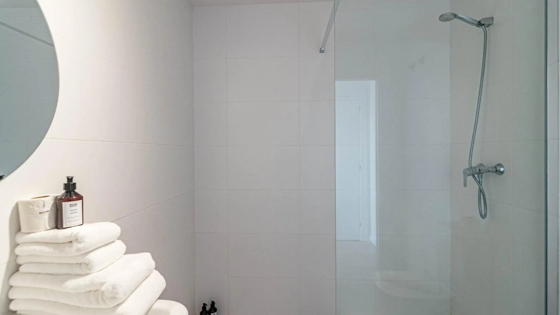 Jg51B - 3 Bedroom Flat With Gym & Rooftop Pool Marbella 0*,  Spain