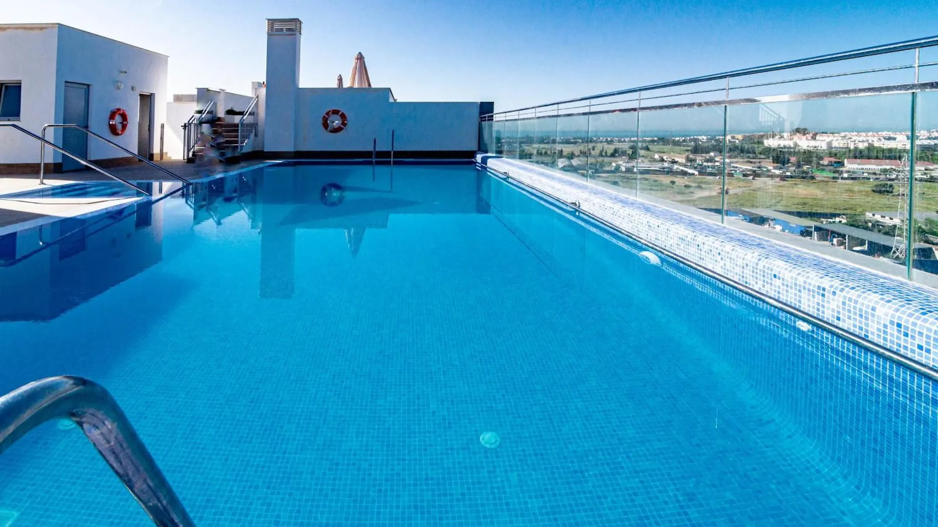 Jg51B - 3 Bedroom Flat With Gym & Rooftop Pool Marbella Spain